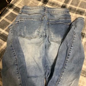 SO light wash high rise jeans!!